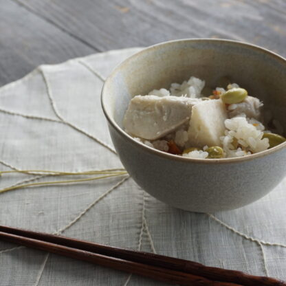 青豆と頭芋のおこわ