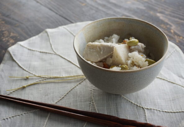 青豆と頭芋のおこわ