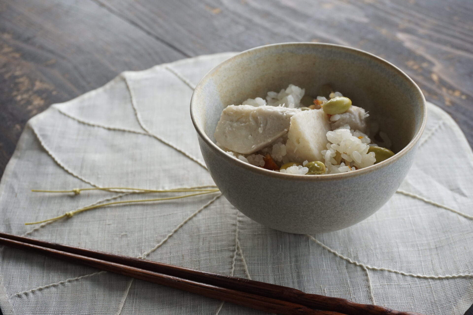 青豆と頭芋のおこわ