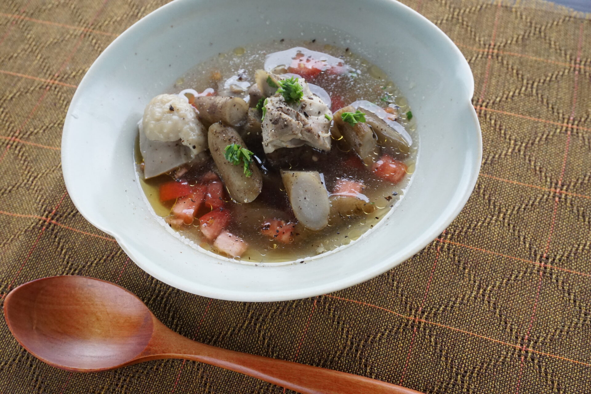 新ゴボウと鶏肉のスープ