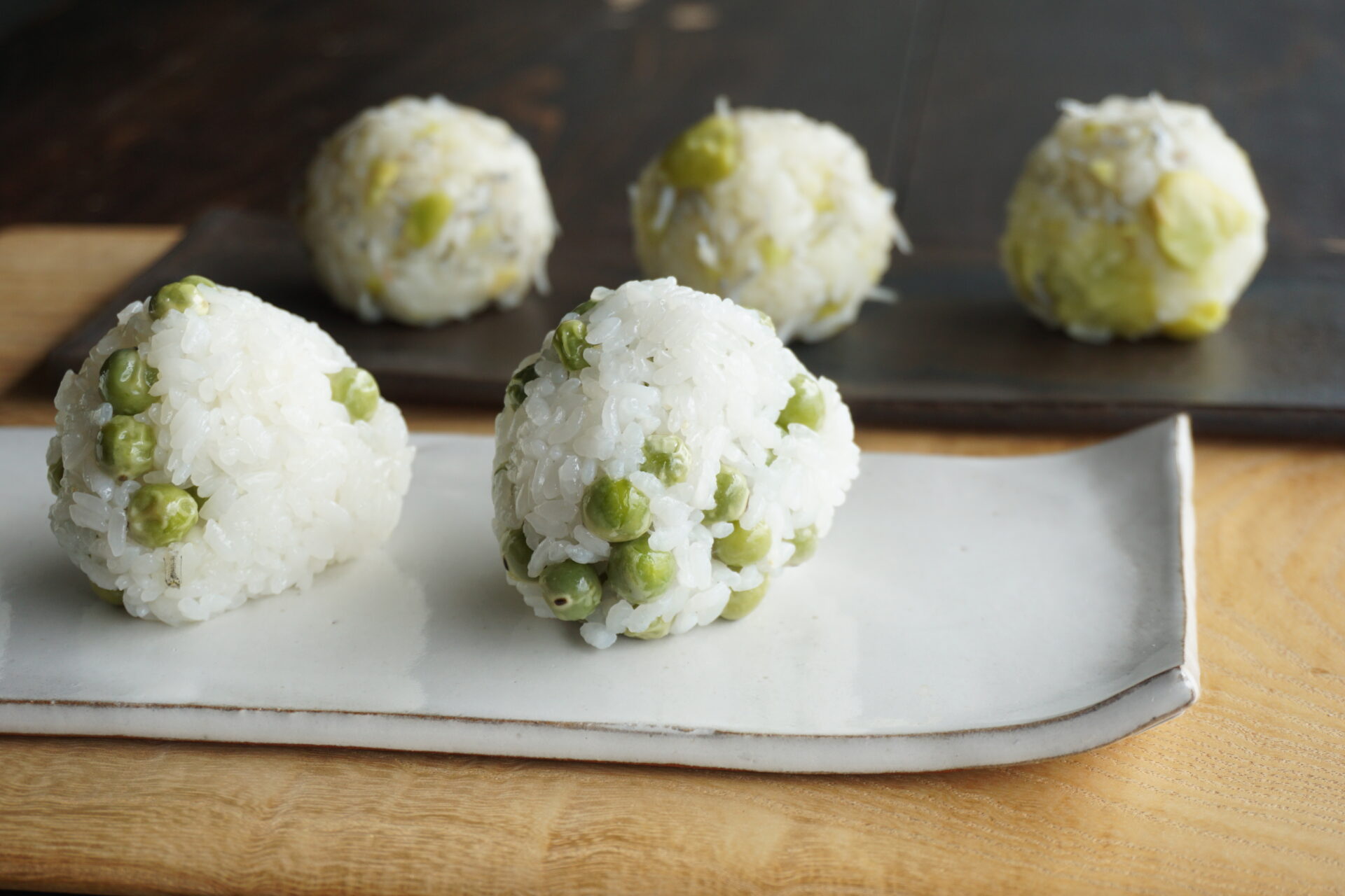 豆ごはんのおにぎり二種
