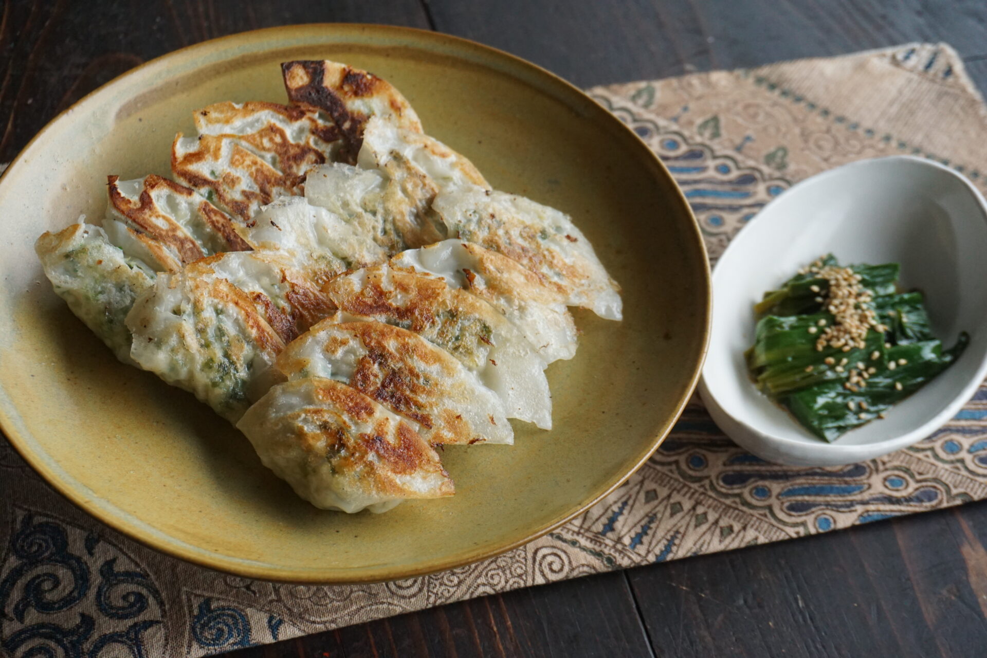 行者ニンニクの餃子と醤油漬け
