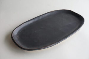 黒釉板皿