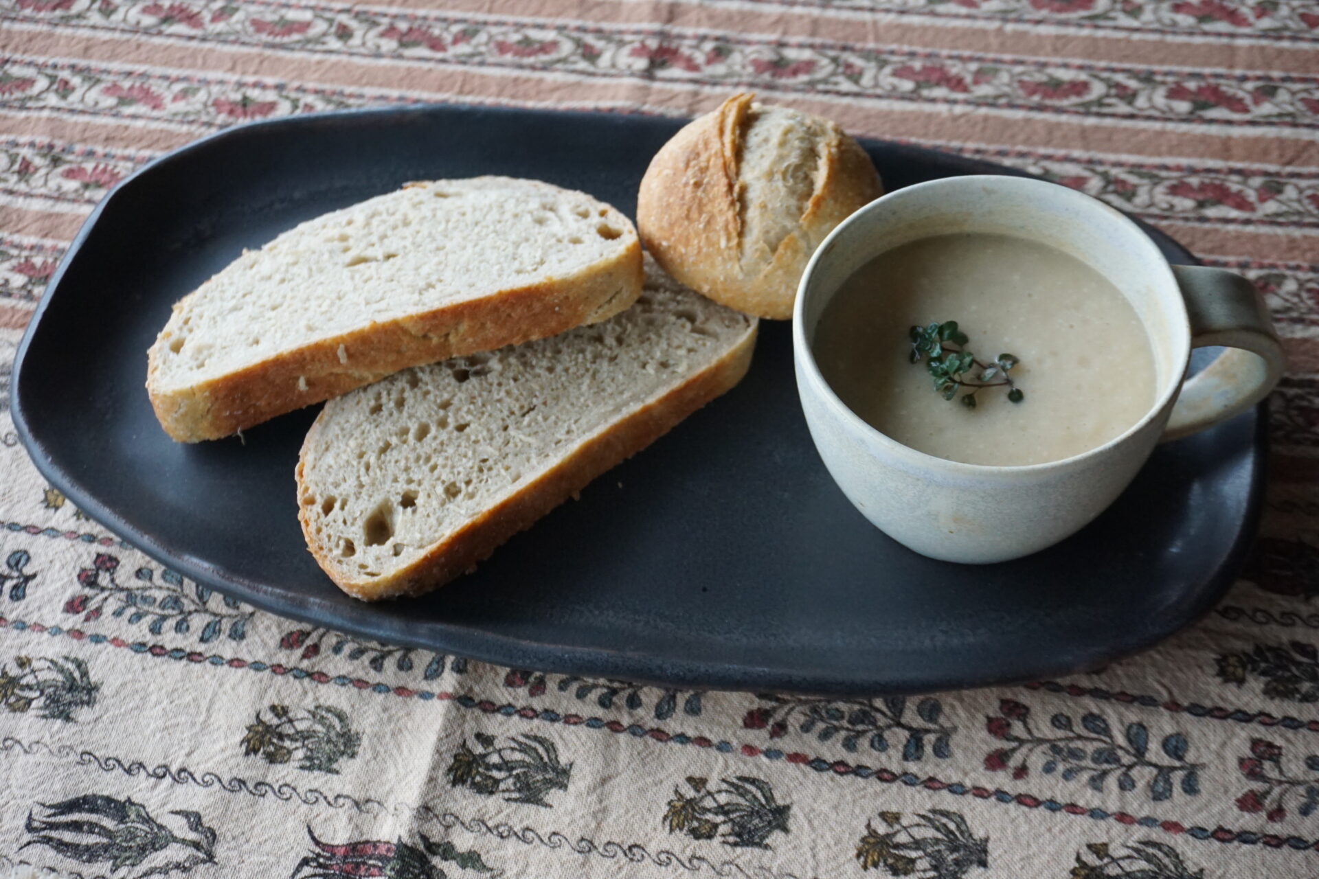 天然酵母のパンとかぶのスープ