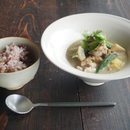 筍のタイカレーと玄米黒米ブレンドご飯