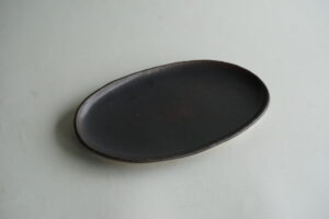 黒釉楕円皿